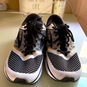 Brooks revel running sneakers